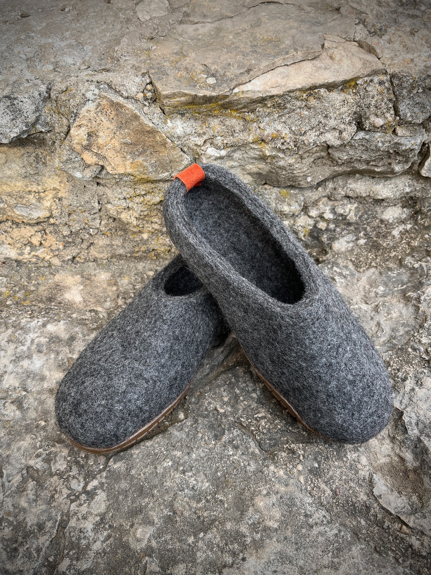 Viltsussid kummitallaga hallid